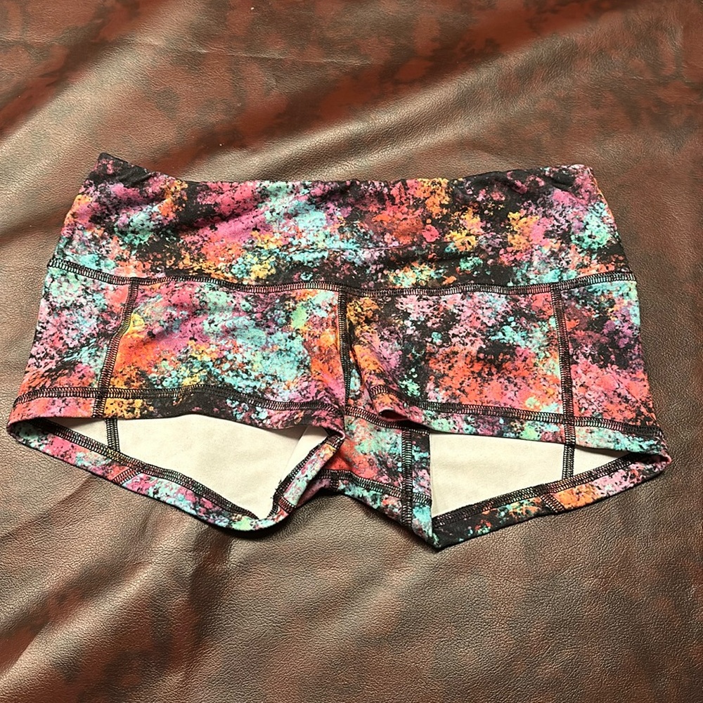 Like new FLEO low rise contour shorts. Size medium.